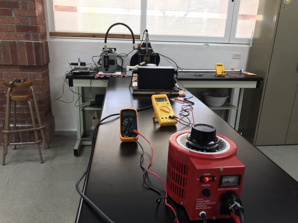 High-voltage measurement rig
