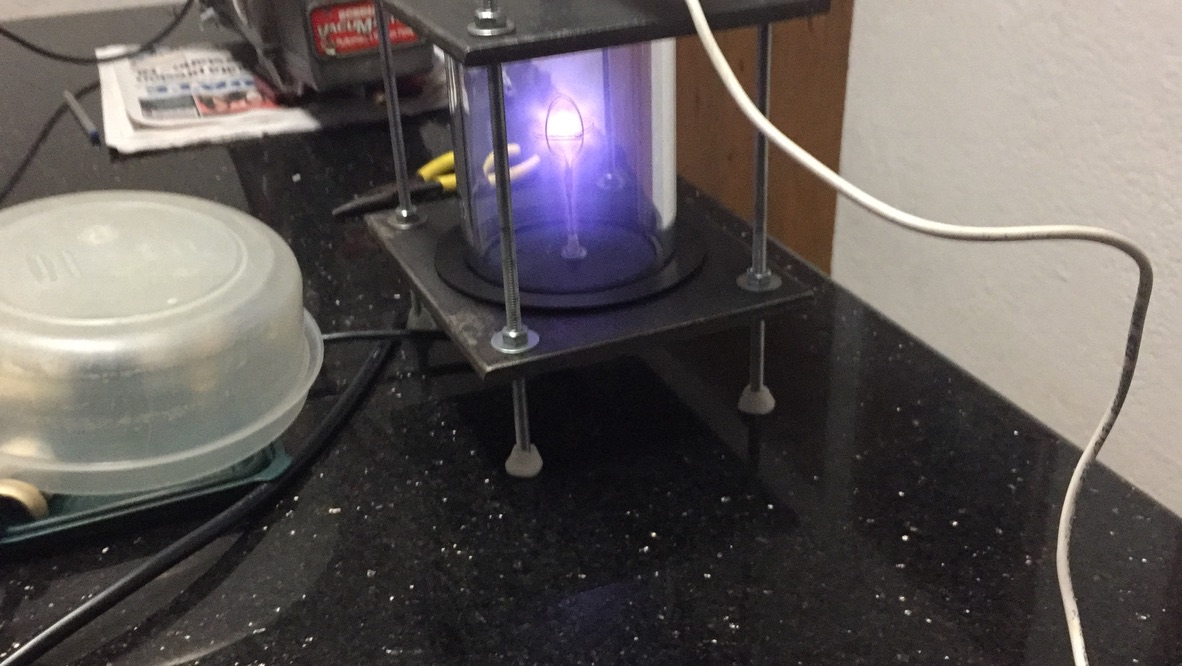 Fusor plasma glow