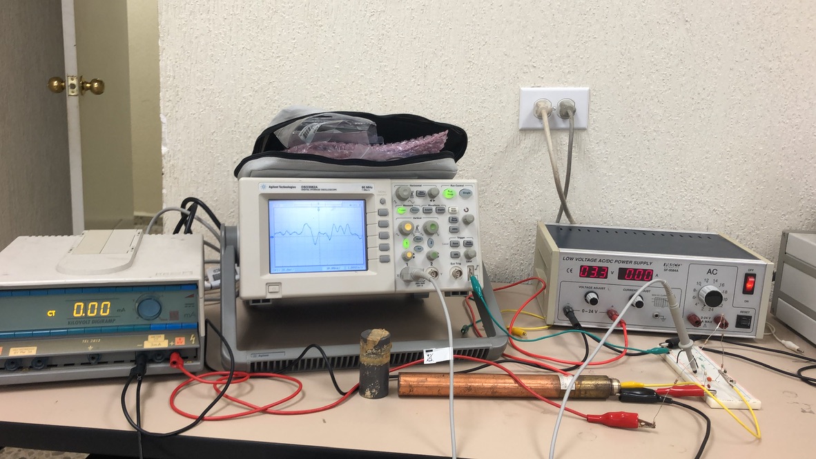BF₃ neutron detector signal on oscilloscope